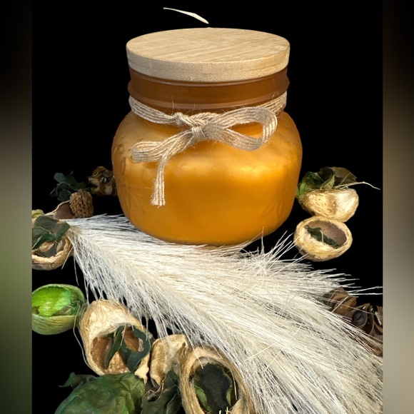 LAVISH SEA SALT, SCENT UNLEASHED LLC LUXURY HAND POURED SCENTED CANDLES - Picture 4 of 5